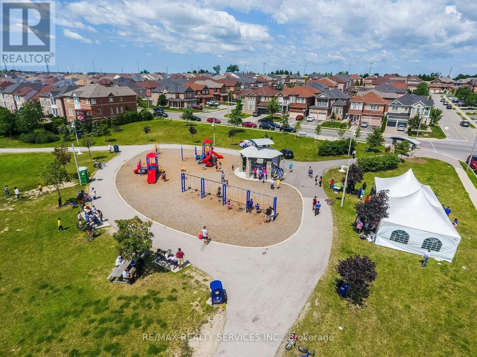 4 Rocky Point Crescent, Brampton (Madoc), Ontario  L6V 4S8 - Photo 5 - W12805948