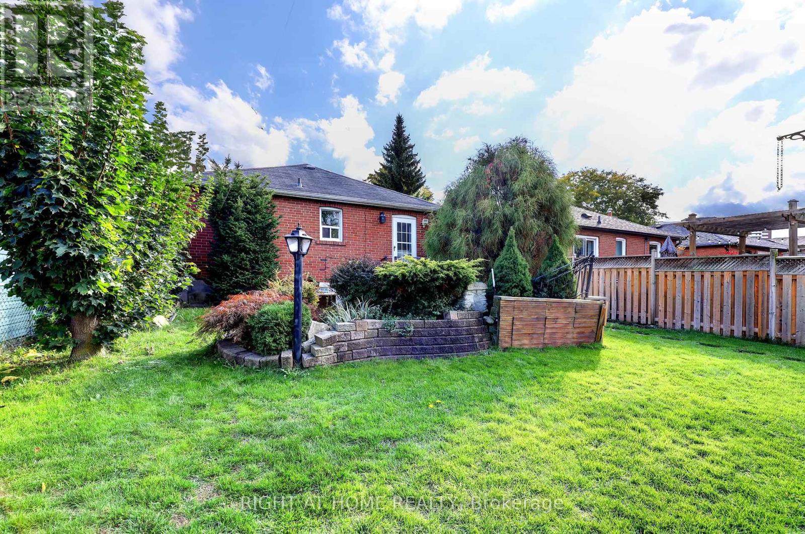 56 Cynthia Road, Toronto, Ontario  M6N 2P9 - Photo 34 - W12805950