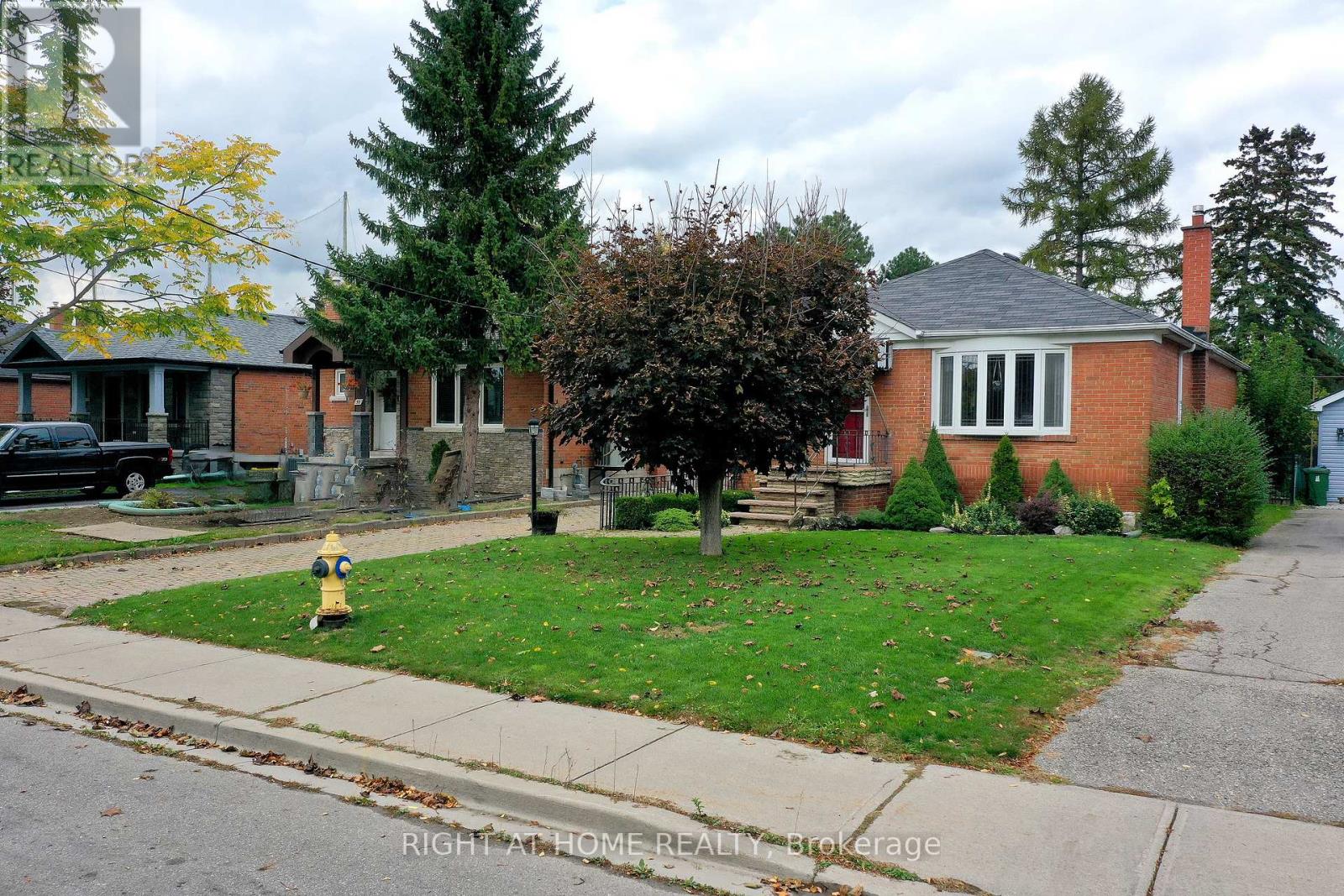 56 Cynthia Road, Toronto, Ontario  M6N 2P9 - Photo 6 - W12805950