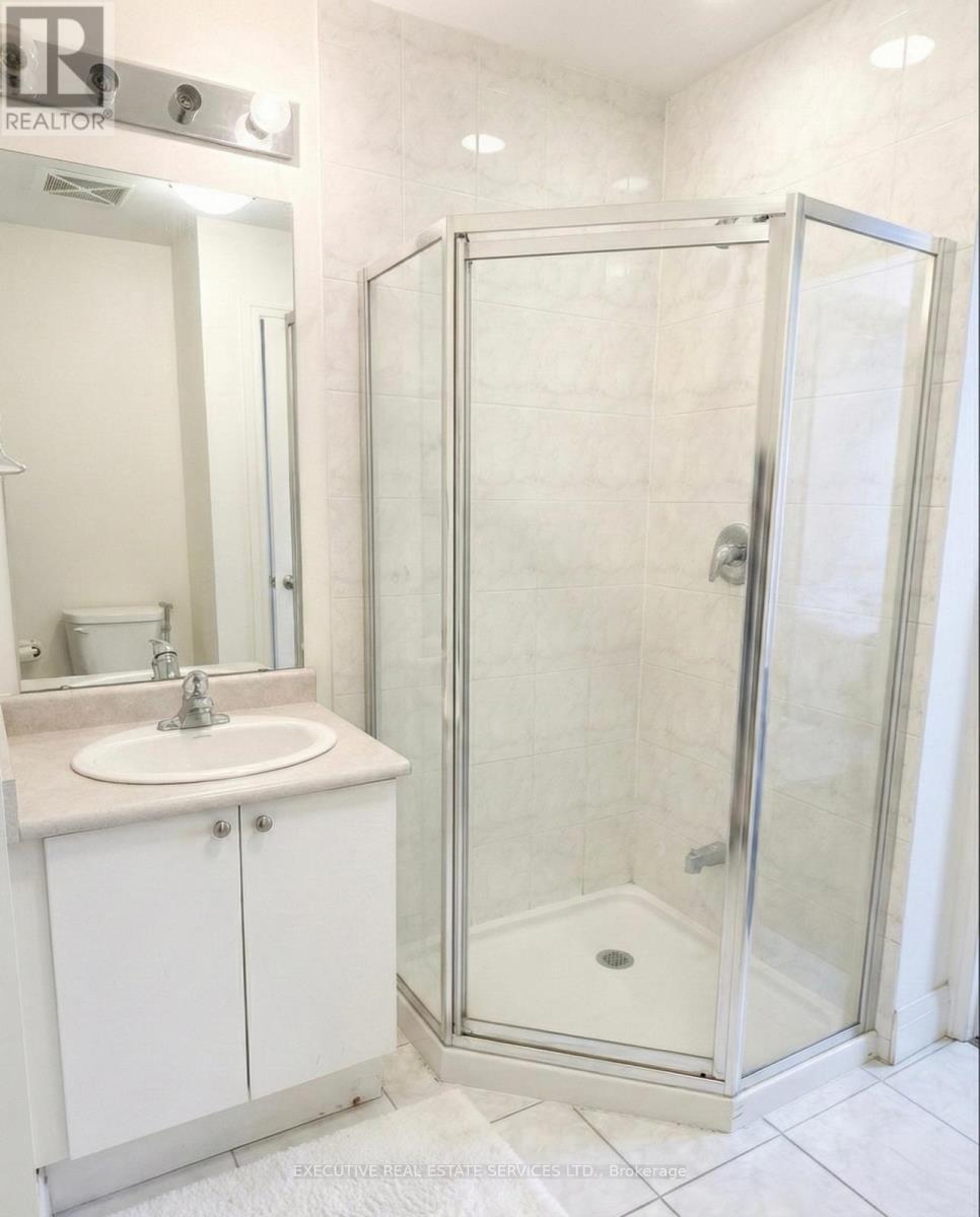 605 - 65 Yorkland Boulevard, Brampton (Goreway Drive Corridor), Ontario  L6P 4M5 - Photo 5 - W12805960