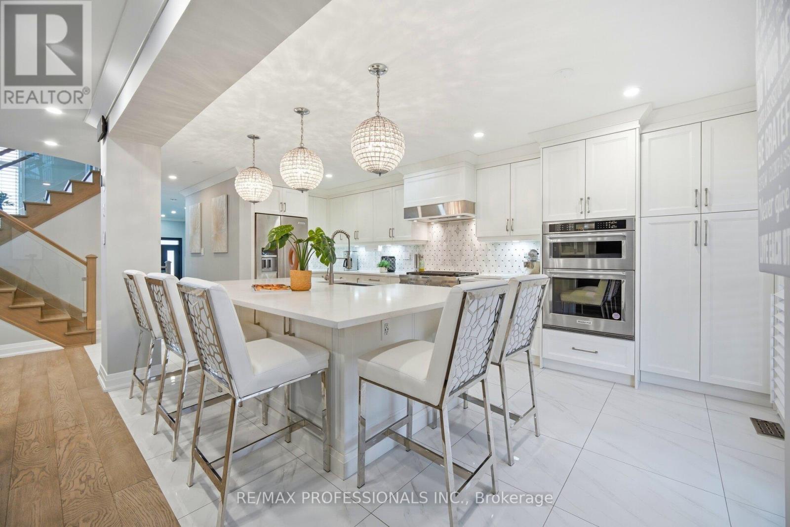 194 Fandango Drive, Brampton, Ontario  L6X 0L3 - Photo 6 - W12805984