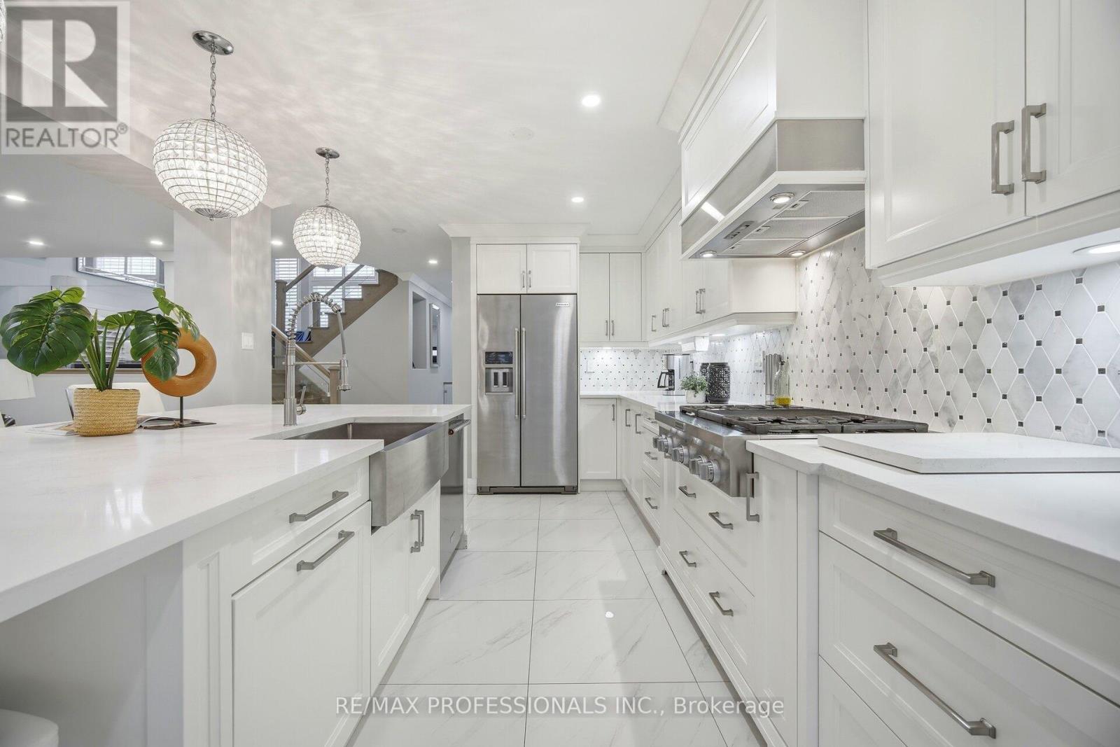 194 Fandango Drive, Brampton, Ontario  L6X 0L3 - Photo 9 - W12805984