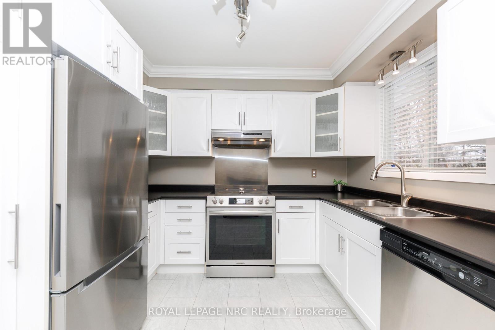 28 Spruceside Crescent, Pelham, Ontario  L0S 1E1 - Photo 12 - X12804474