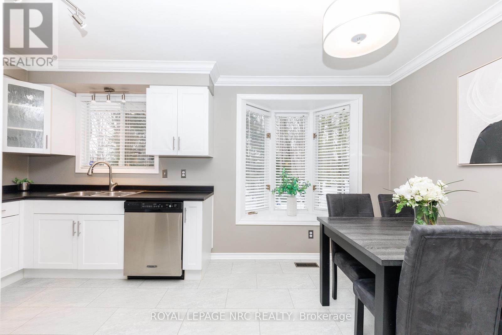 28 Spruceside Crescent, Pelham, Ontario  L0S 1E1 - Photo 15 - X12804474