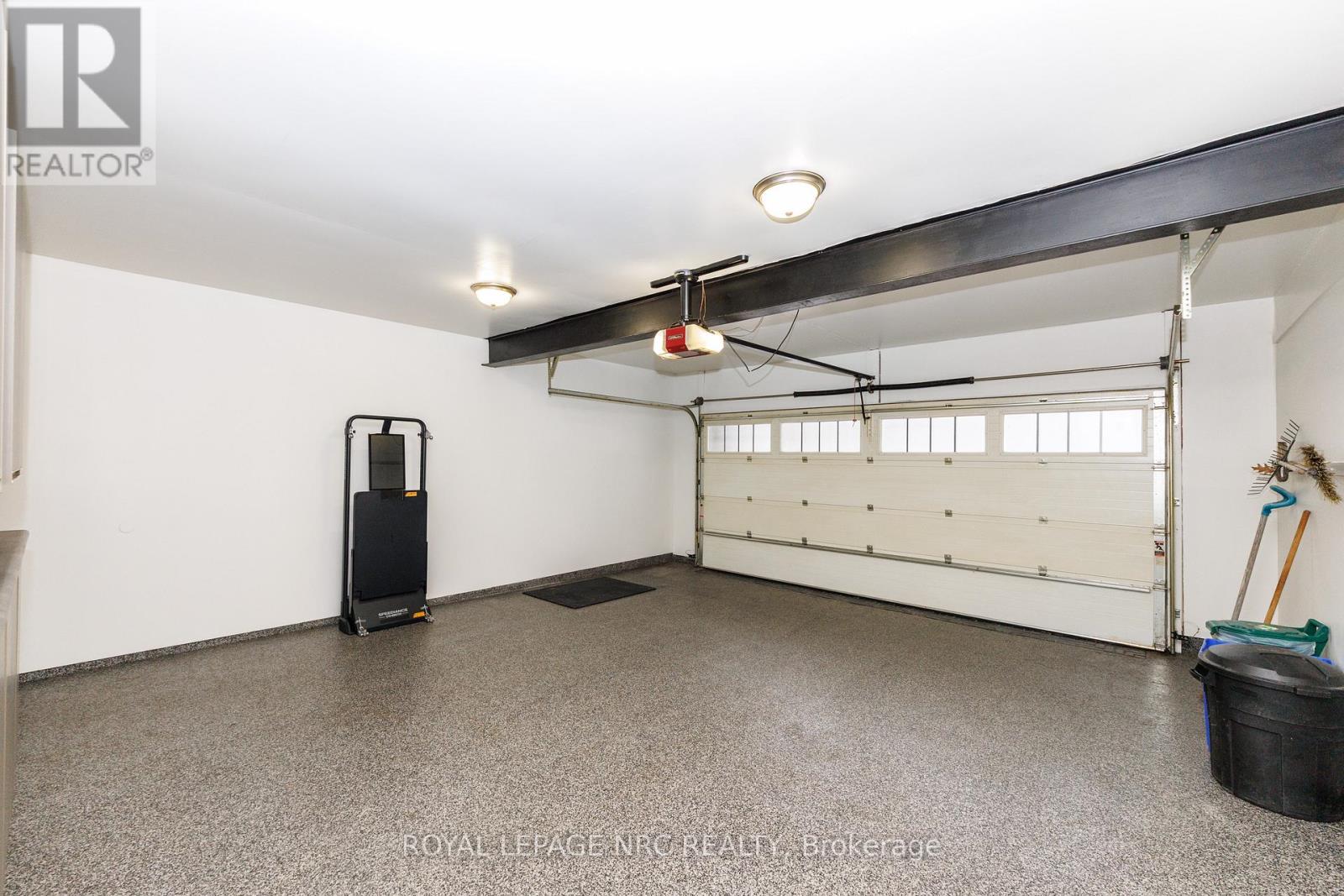 28 Spruceside Crescent, Pelham, Ontario  L0S 1E1 - Photo 3 - X12804474