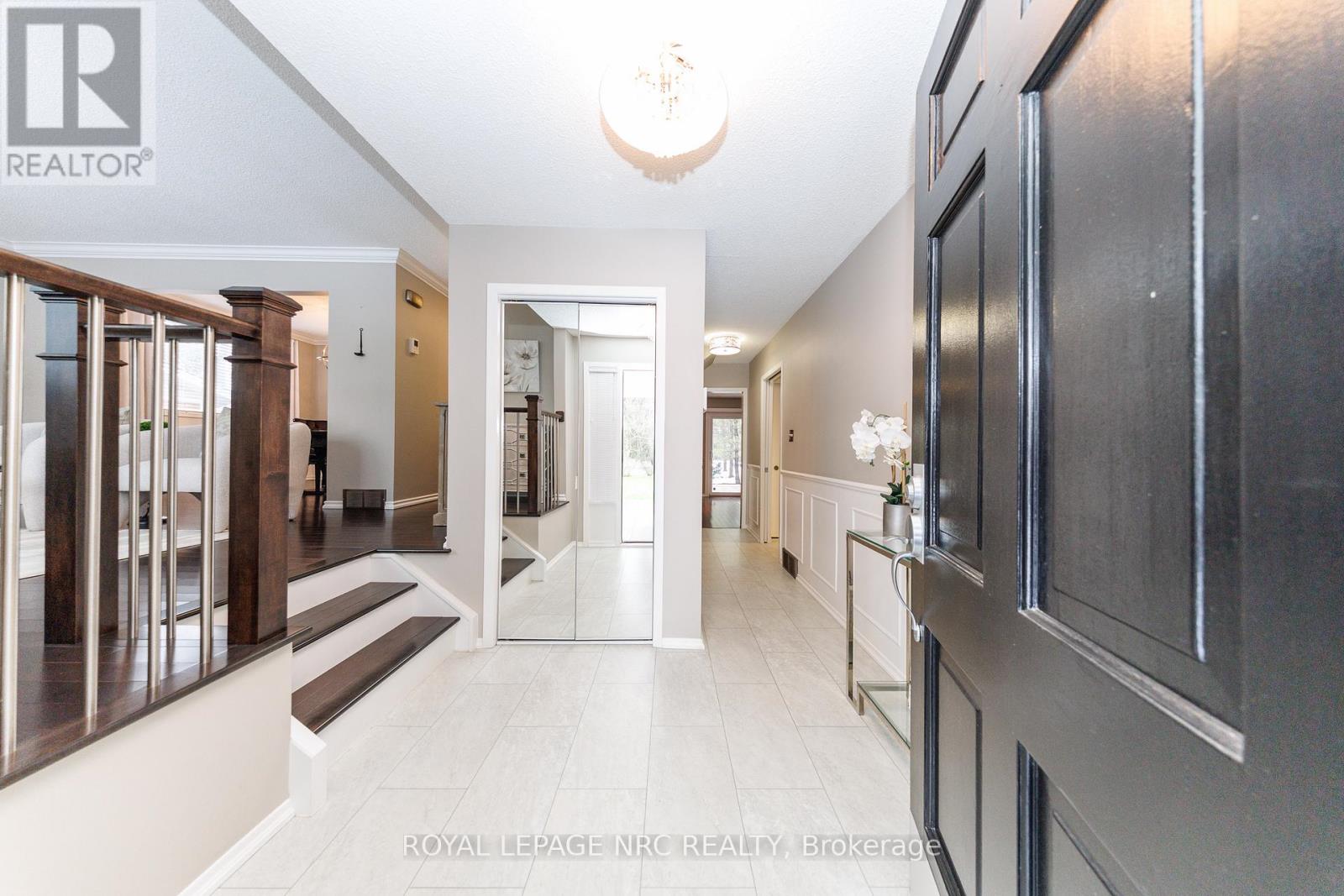 28 Spruceside Crescent, Pelham, Ontario  L0S 1E1 - Photo 4 - X12804474