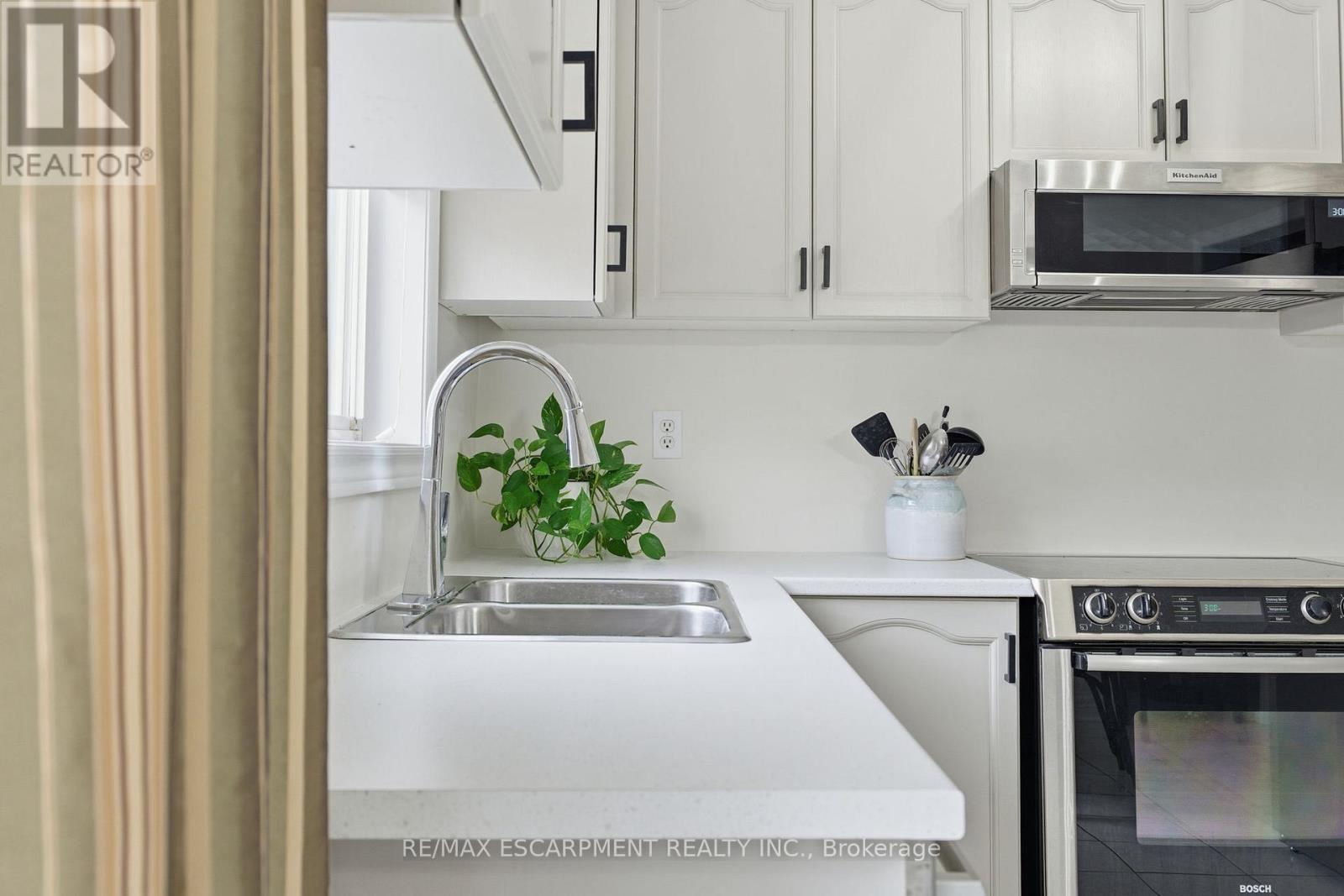 9 Slater Court, Hamilton, Ontario  L8B 0K8 - Photo 12 - X12703234