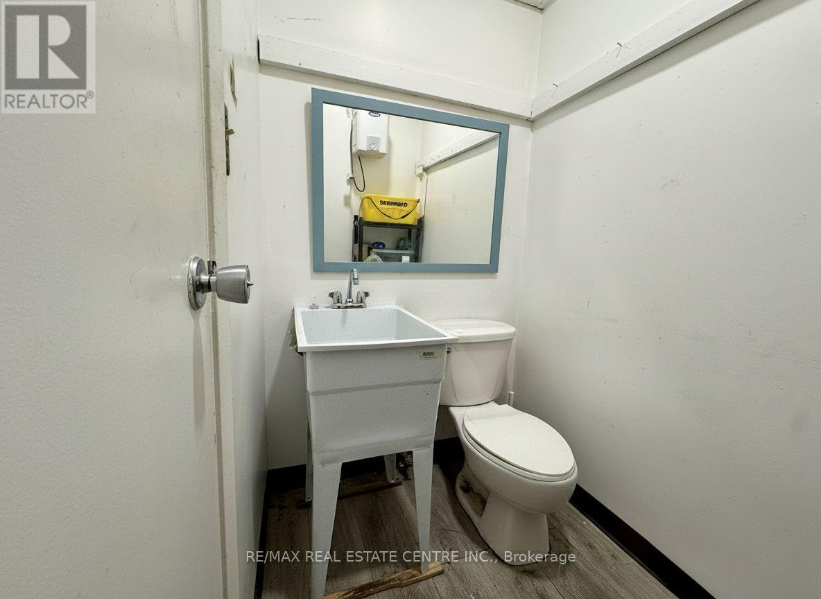 23 - 33 Lakeshore Road, St. Catharines (Lakeshore), Ontario  L2N 7B3 - Photo 5 - X12805972