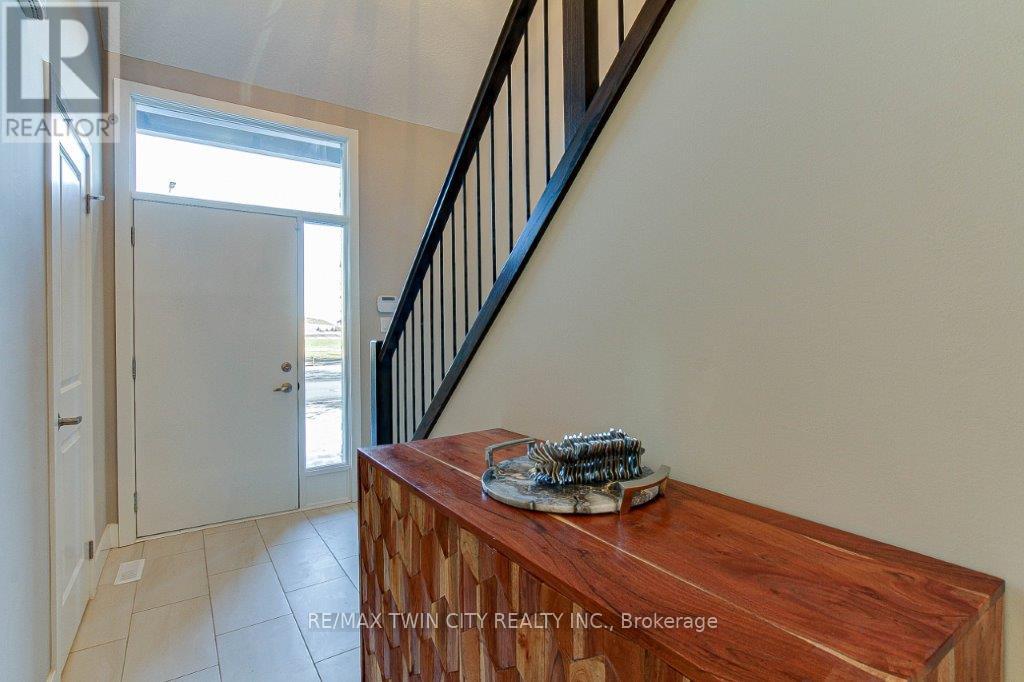 2100 Evans Boulevard, London South, Ontario  N6M 0J6 - Photo 3 - X12806020