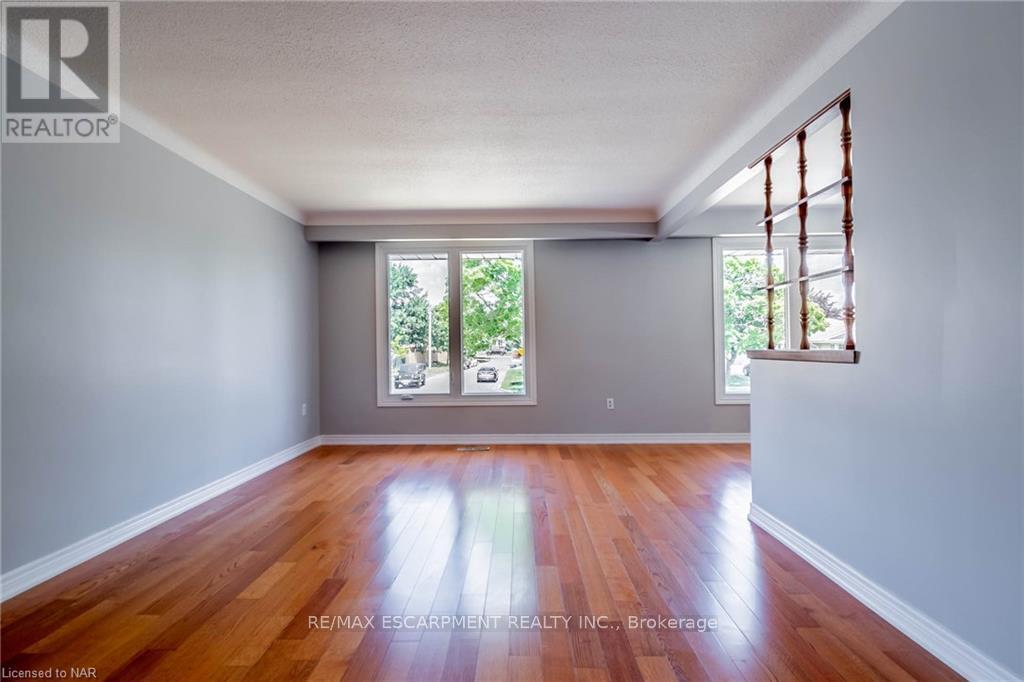 31 Westwood Crescent, Welland, Ontario  L3C 4R2 - Photo 11 - X12806062