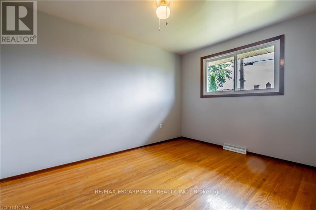 31 Westwood Crescent, Welland, Ontario  L3C 4R2 - Photo 13 - X12806062