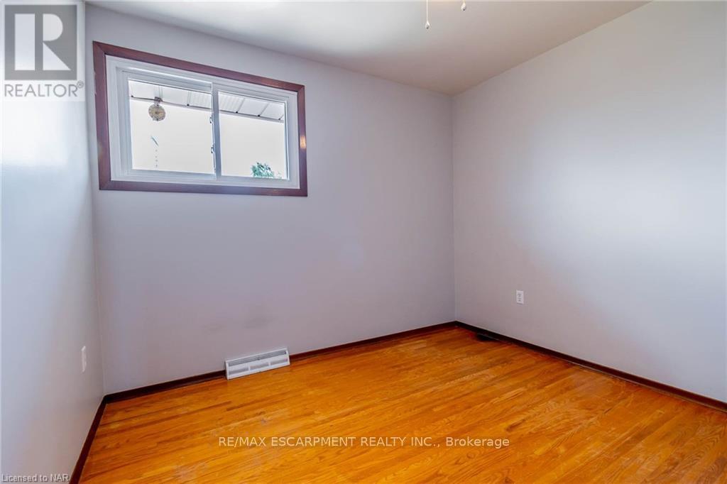 31 Westwood Crescent, Welland, Ontario  L3C 4R2 - Photo 14 - X12806062