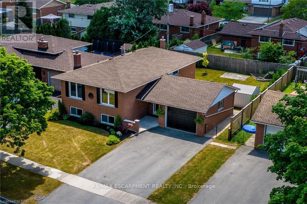 31 Westwood Crescent, Welland, Ontario  L3C 4R2 - Photo 2 - X12806062