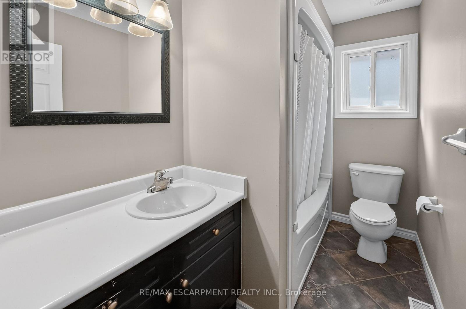 209 Ravenbury Drive, Hamilton, Ontario  L8W 2J2 - Photo 16 - X12806092