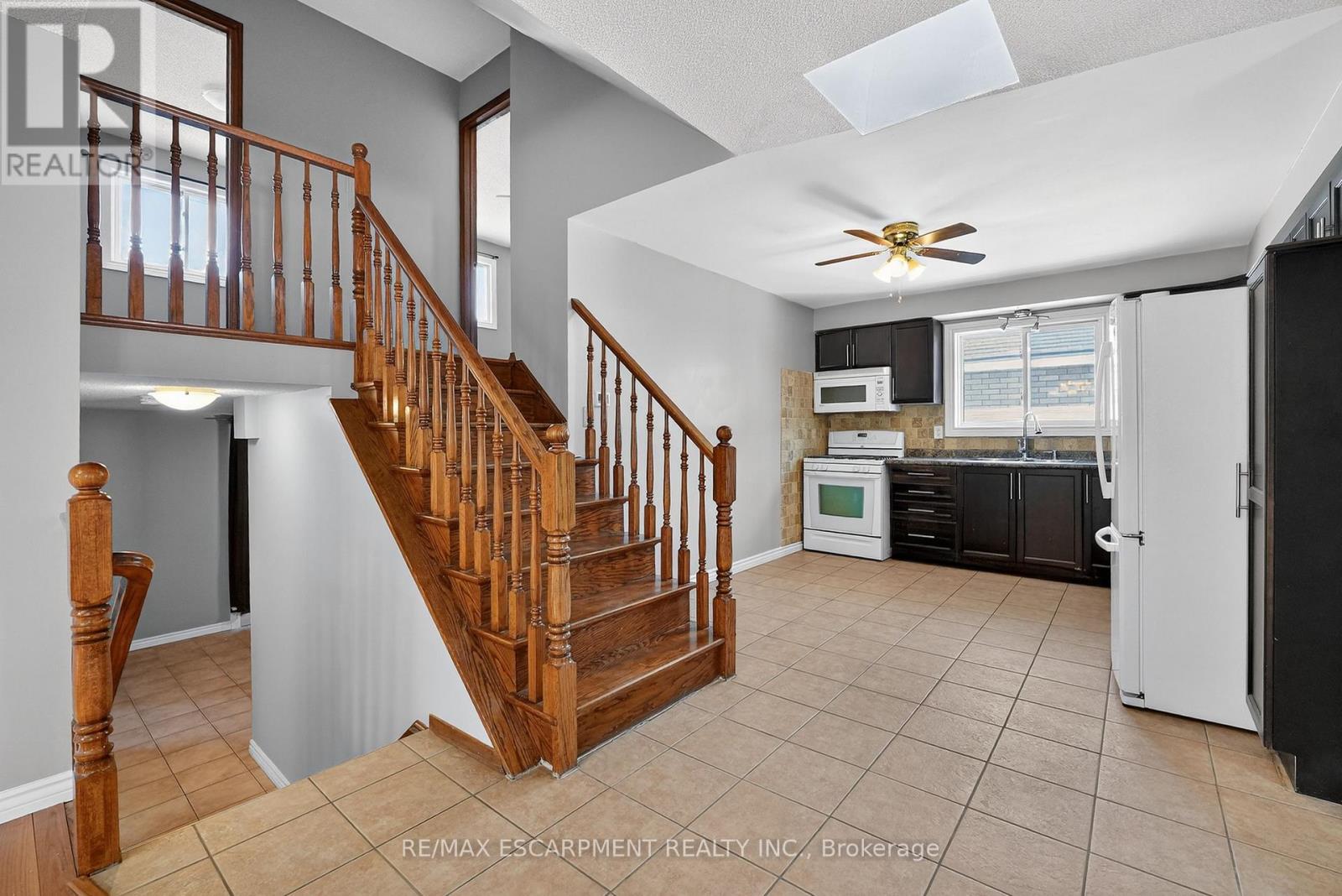 209 Ravenbury Drive, Hamilton, Ontario  L8W 2J2 - Photo 9 - X12806092