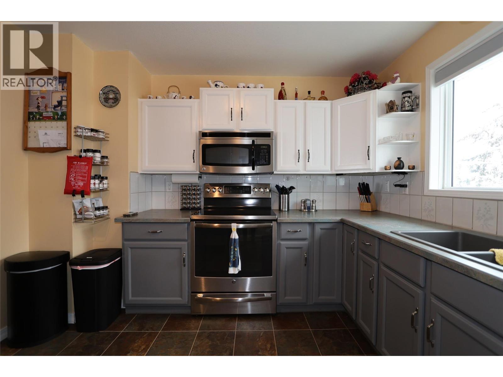 660 Knighton Road, Kimberley, British Columbia  V1A 1E2 - Photo 4 - 10376180