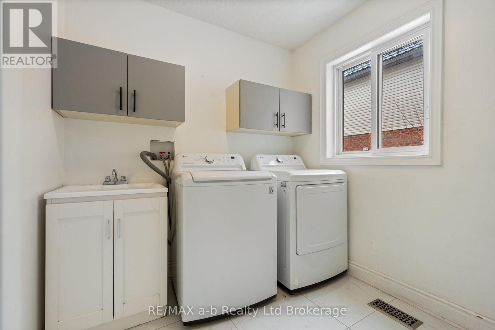 687 Spitfire Street, Woodstock, Ontario  N4T 0B1 - Photo 11 - X12805606