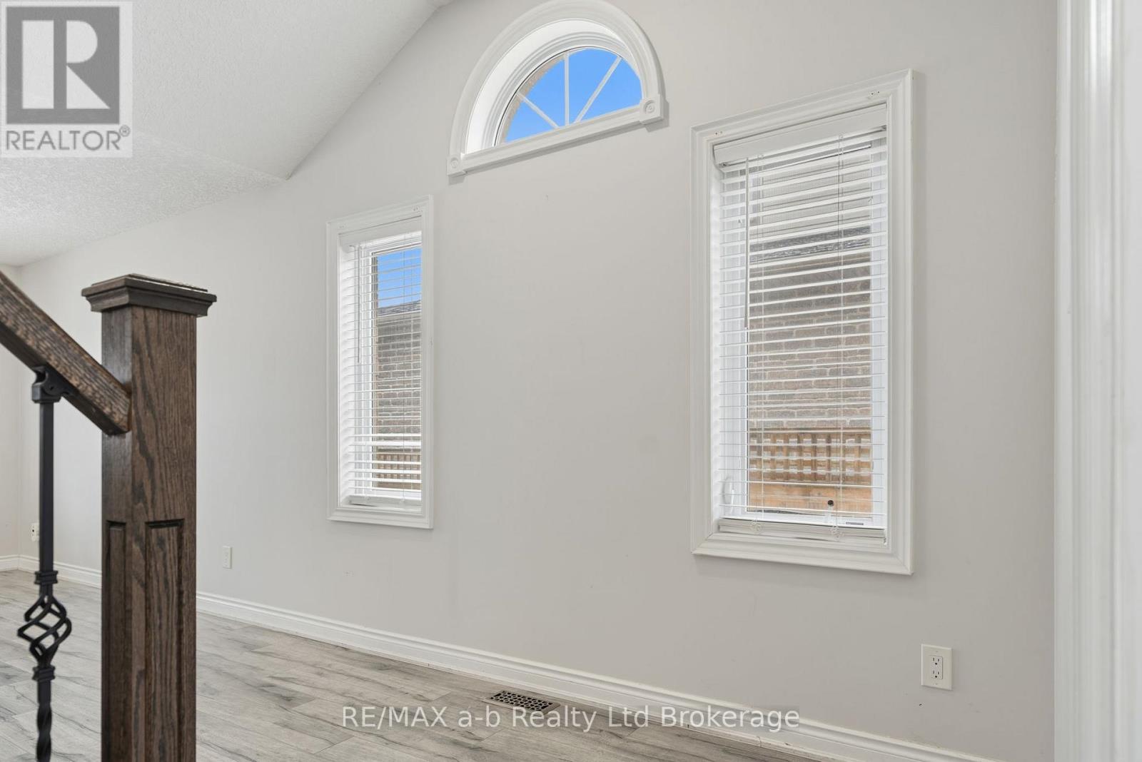 687 Spitfire Street, Woodstock, Ontario  N4T 0B1 - Photo 5 - X12805606