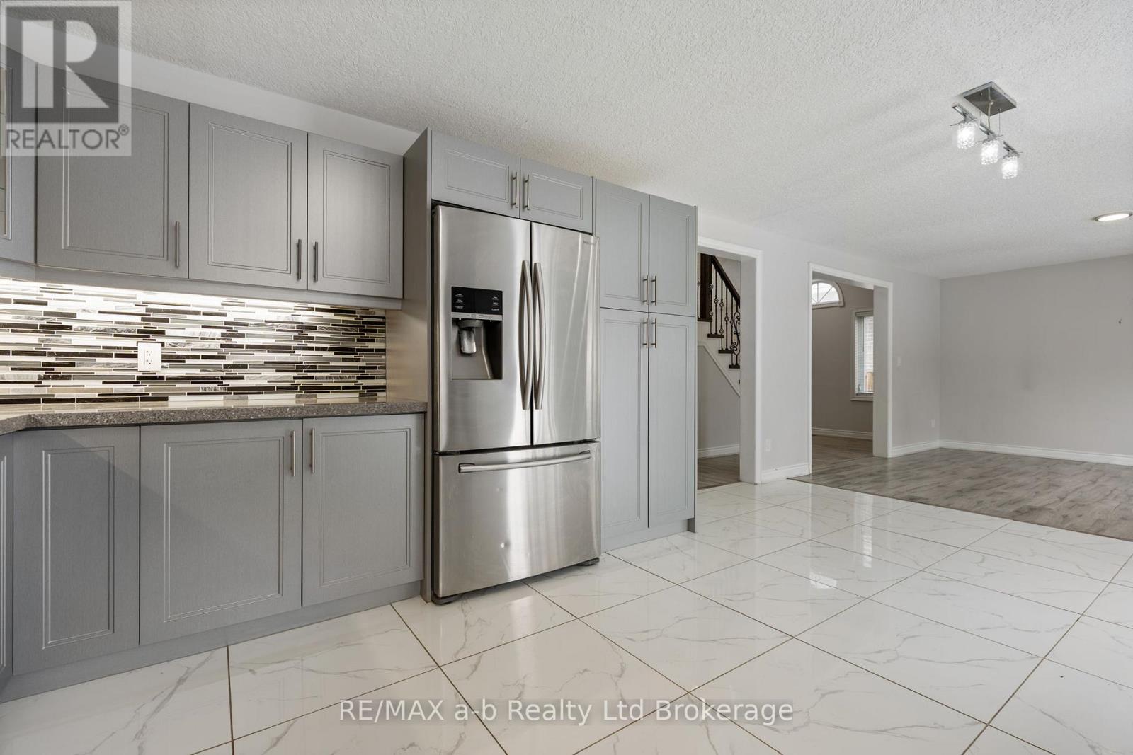 687 Spitfire Street, Woodstock, Ontario  N4T 0B1 - Photo 9 - X12805606