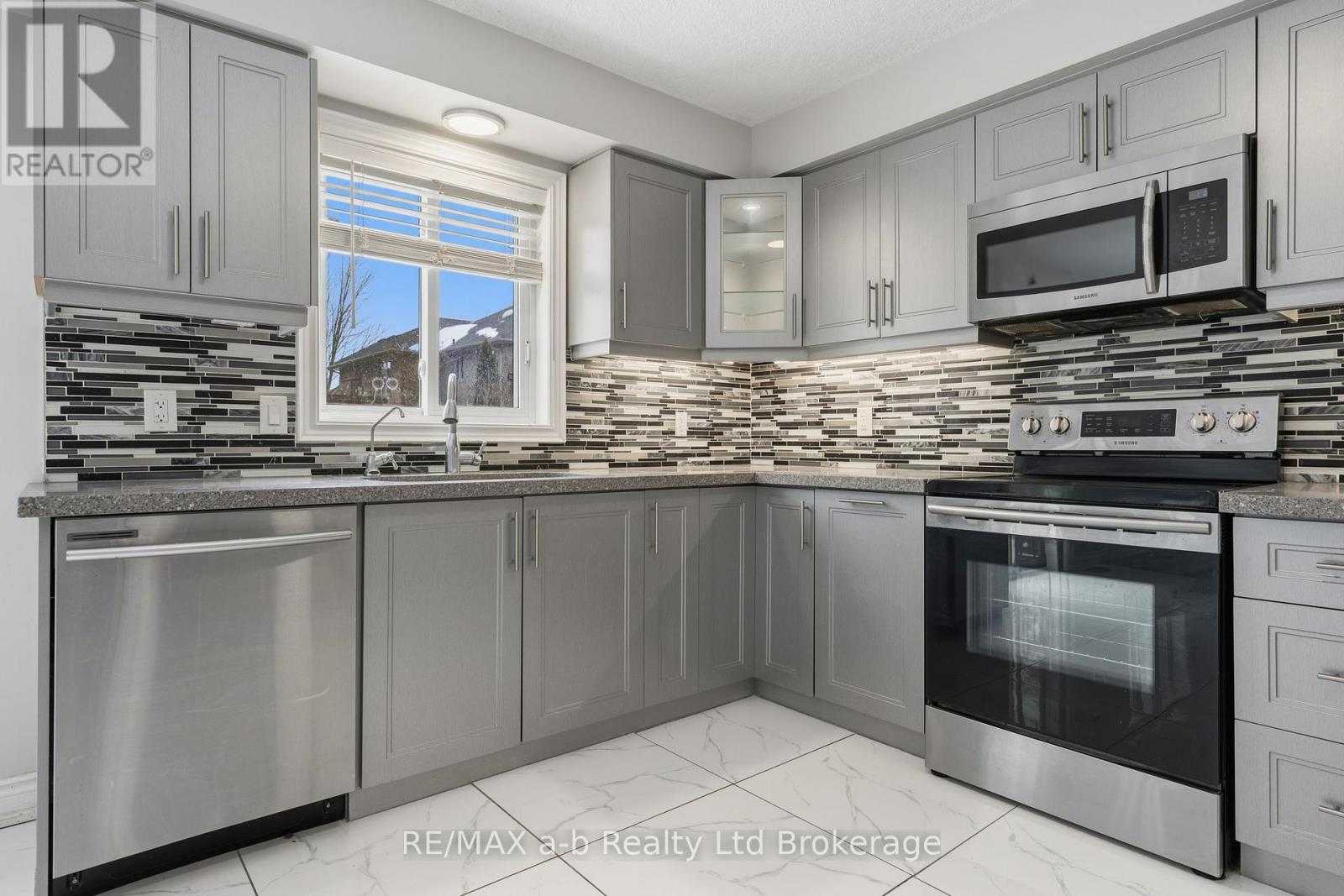 687 Spitfire Street, Woodstock, Ontario  N4T 0B1 - Photo 8 - X12805606