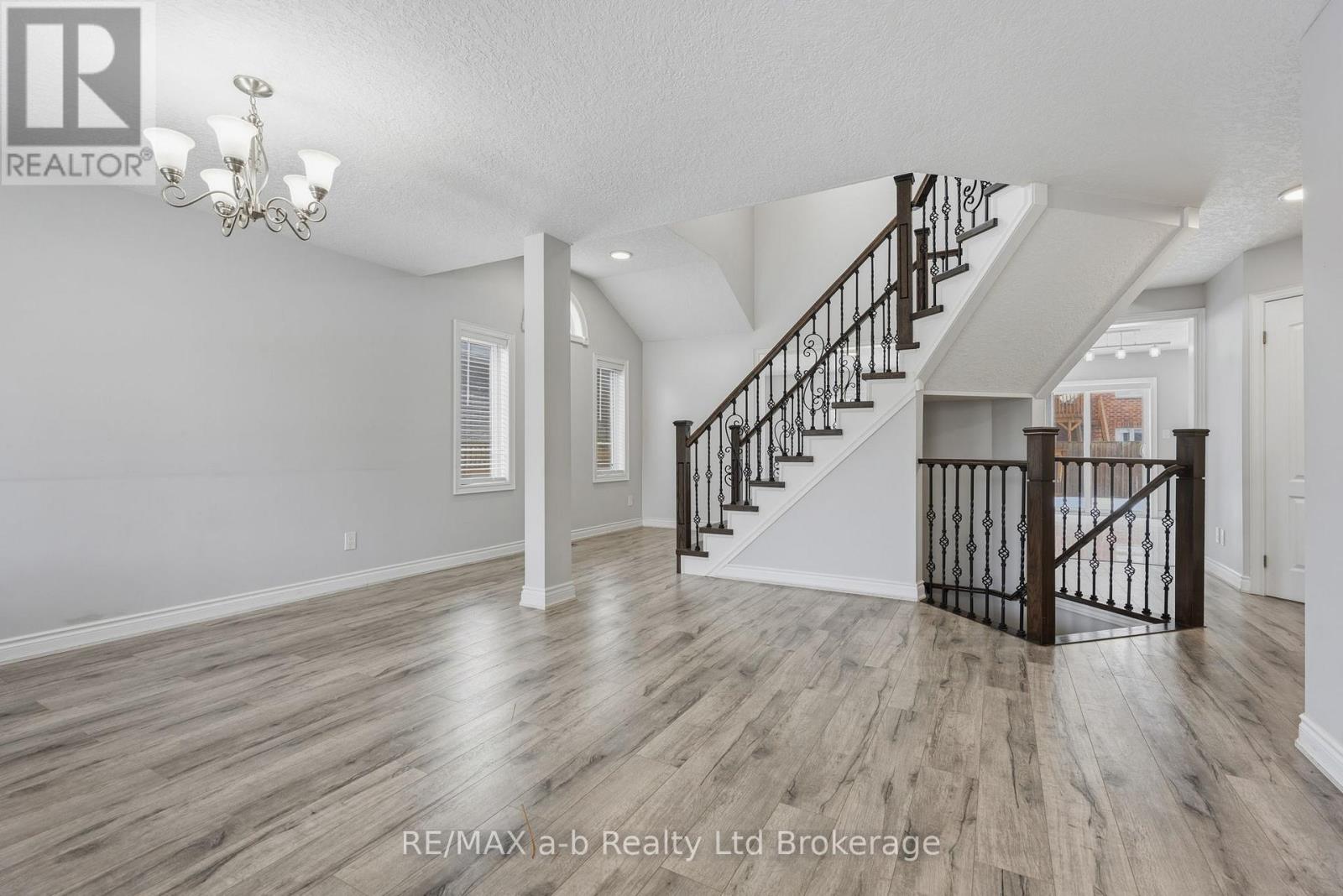 687 Spitfire Street, Woodstock, Ontario  N4T 0B1 - Photo 4 - X12805606