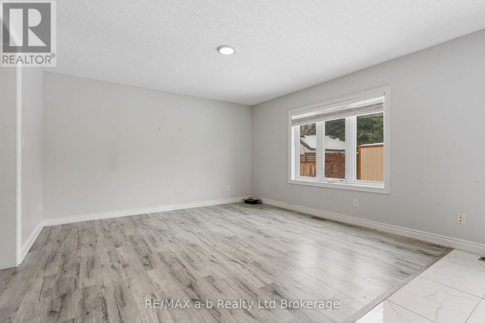 687 Spitfire Street, Woodstock, Ontario  N4T 0B1 - Photo 10 - X12805606