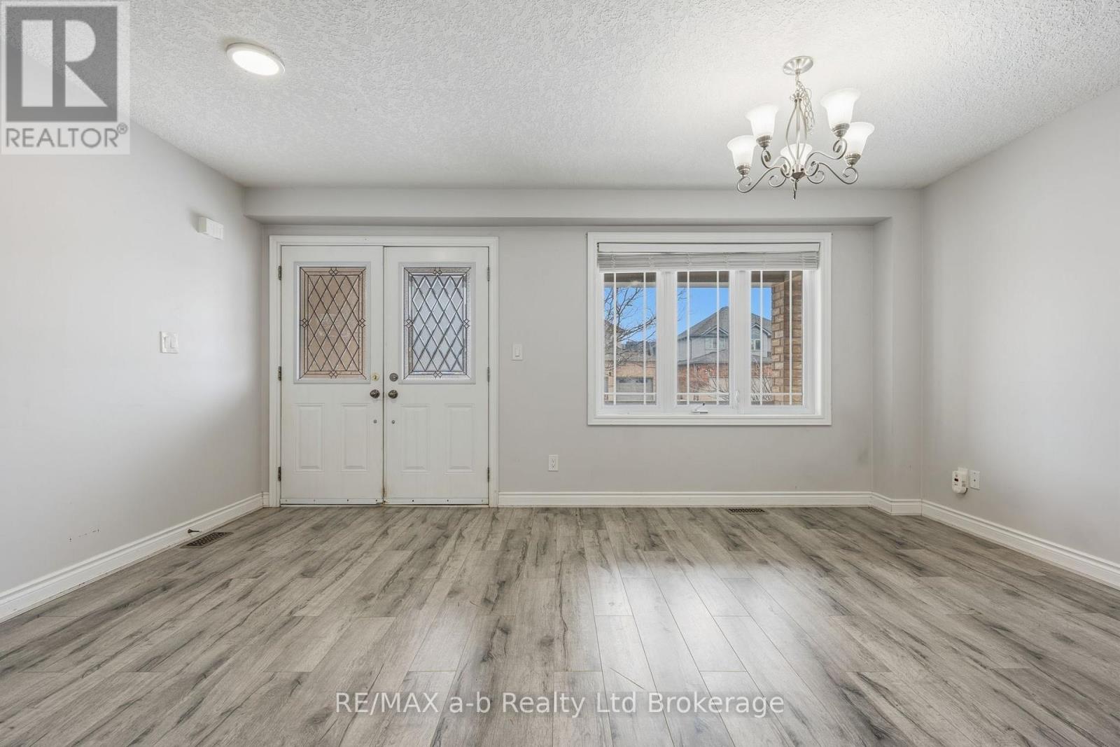 687 Spitfire Street, Woodstock, Ontario  N4T 0B1 - Photo 2 - X12805606