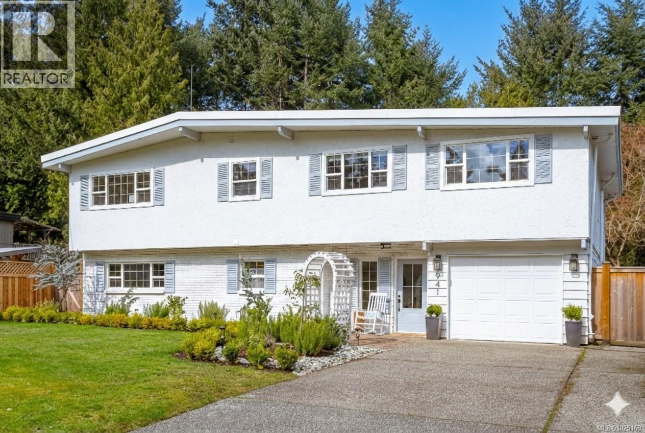 941 Ballenas Rd, Parksville, British Columbia