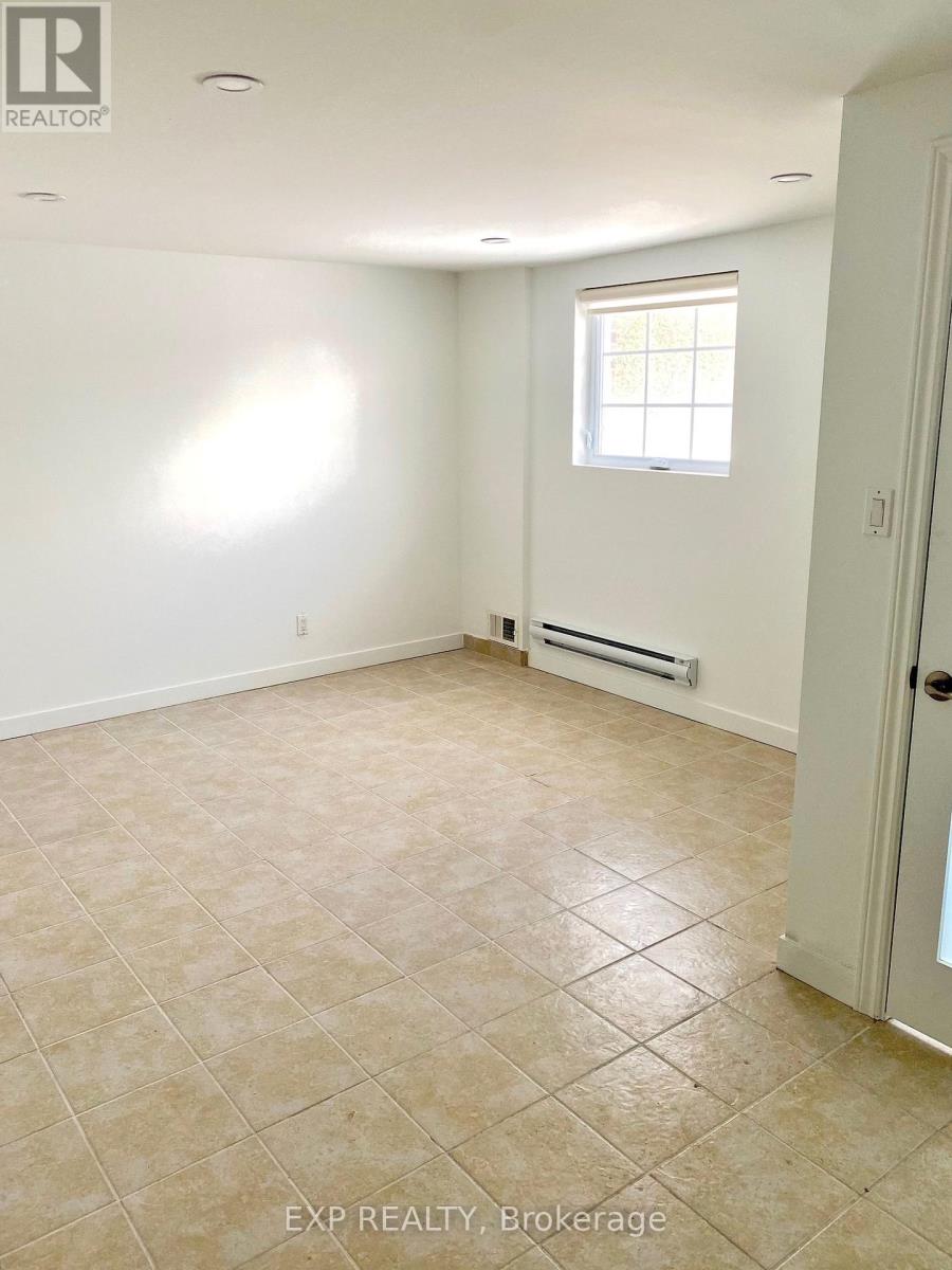 2042 Tawney Avenue, Ottawa, Ontario  K1G 1B8 - Photo 2 - X12806172