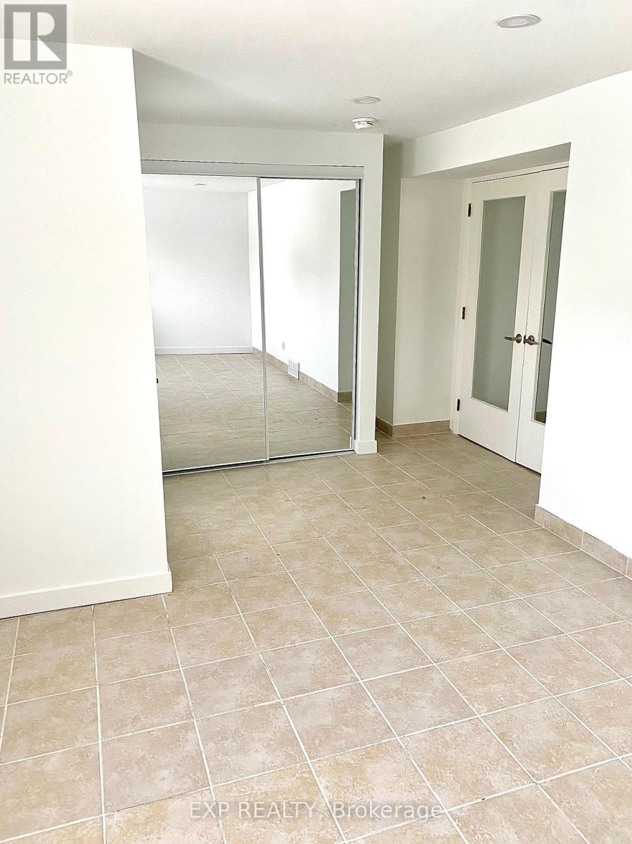 2042 Tawney Avenue, Ottawa, Ontario  K1G 1B8 - Photo 3 - X12806172