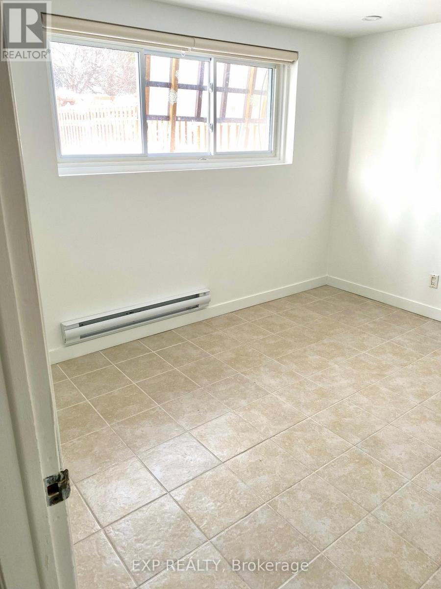 2042 Tawney Avenue, Ottawa, Ontario  K1G 1B8 - Photo 9 - X12806172