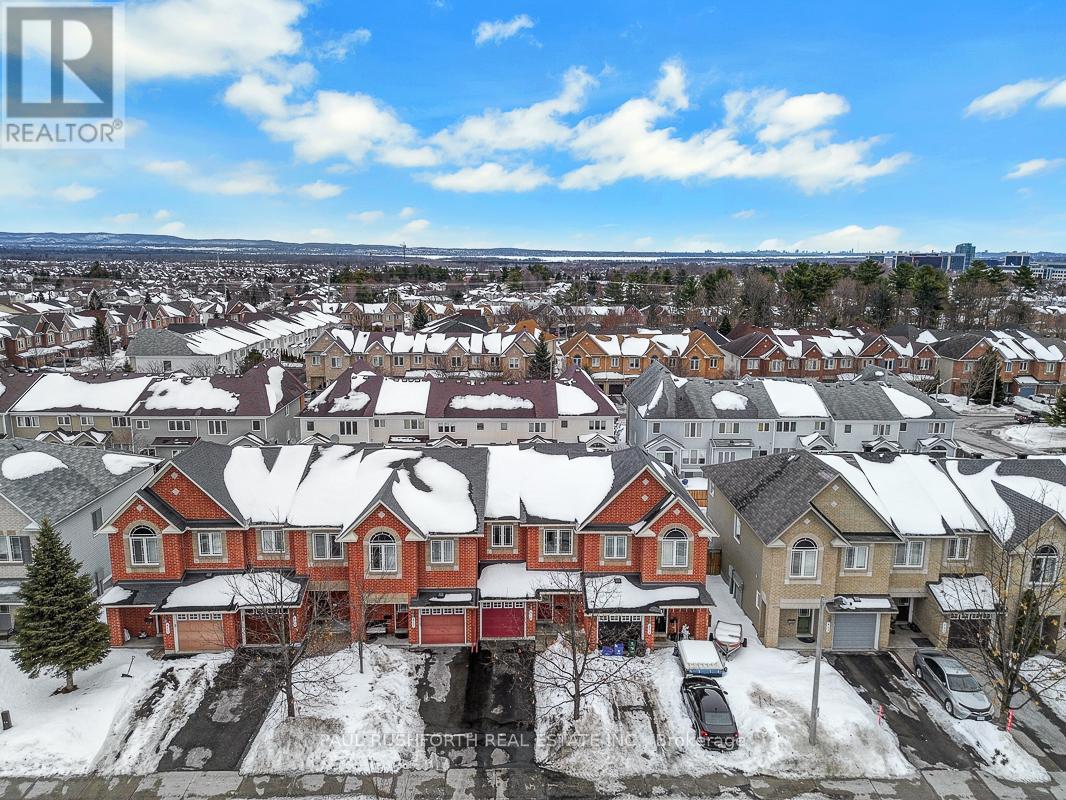 419 Galatina Way, Ottawa, Ontario  K2K 0E7 - Photo 2 - X12806202