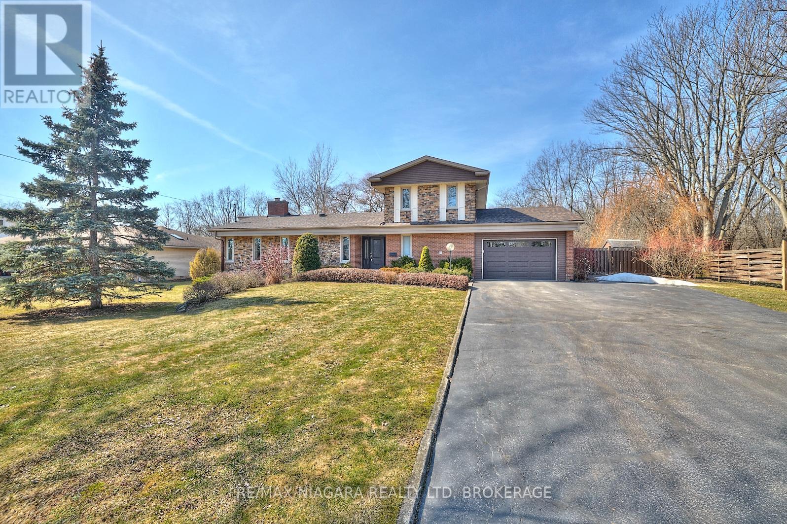 1121 Pettit Road, Fort Erie, Ontario  L2A 5A2 - Photo 2 - X12806218