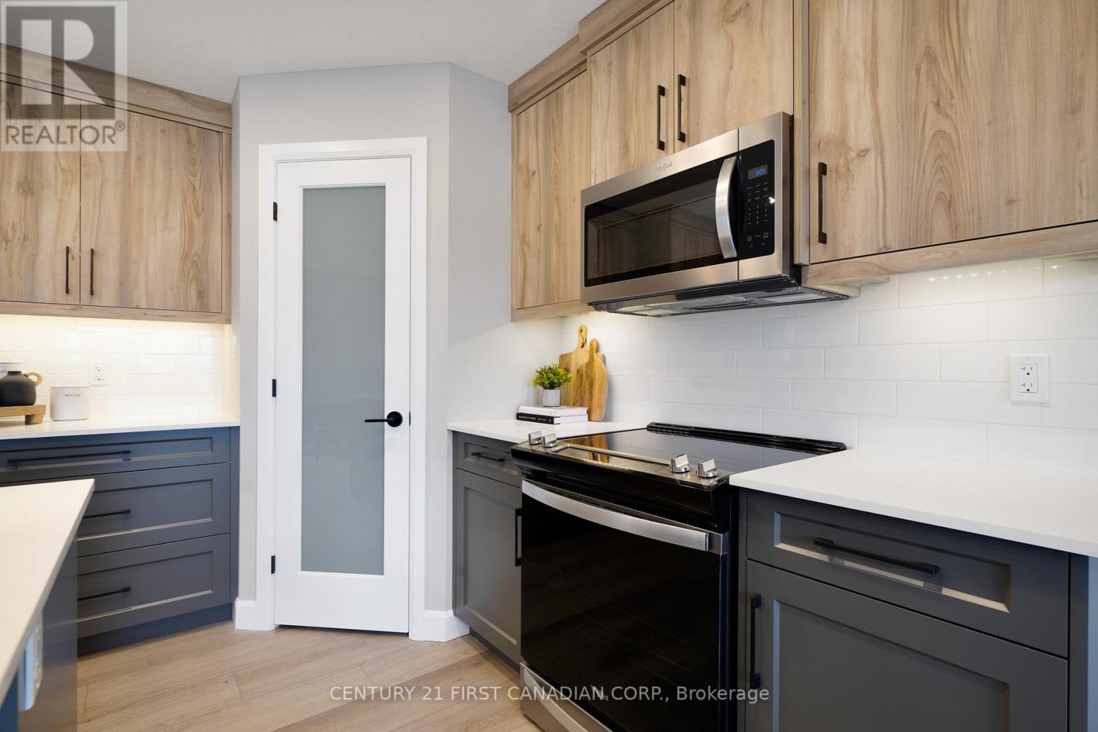 Photo 13 of 37 for 9 Postma Crescent