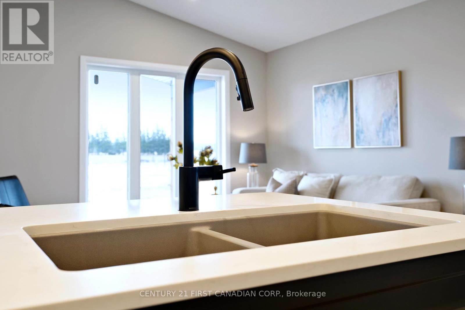 Photo 15 of 37 for 9 Postma Crescent