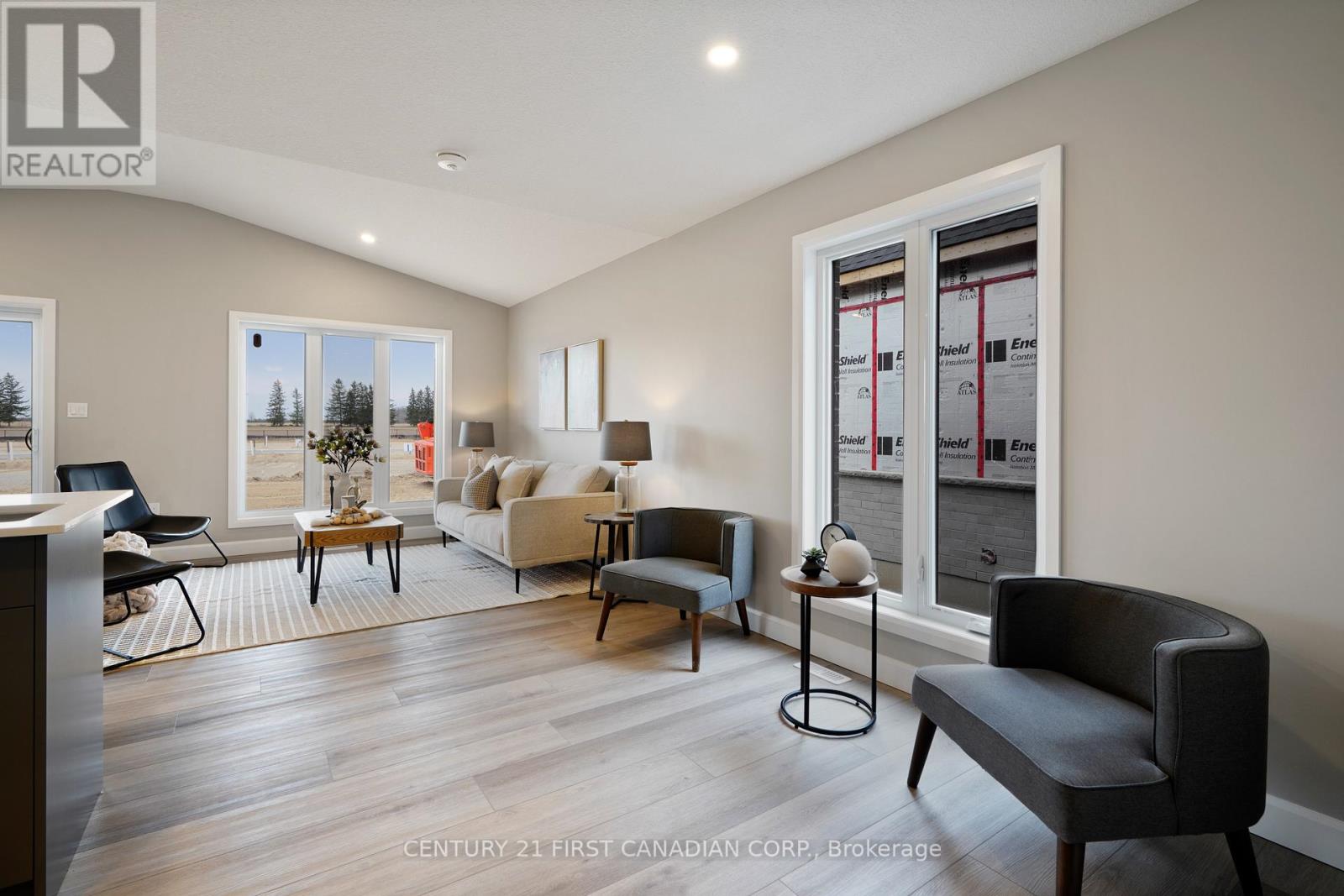 9 Postma Crescent, North Middlesex, Ontario  N0M 1A0 - Photo 2 - X12480207