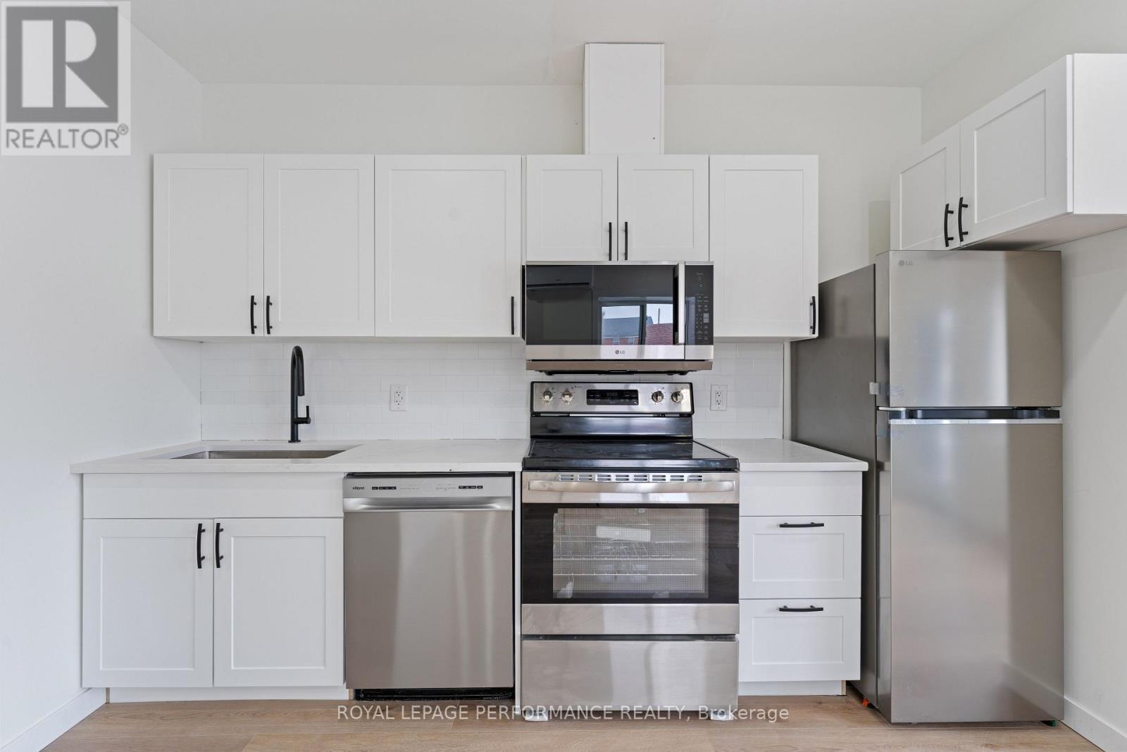 1 - 102 Sydney Street, Cornwall, Ontario  K6H 3H2 - Photo 2 - X12806220