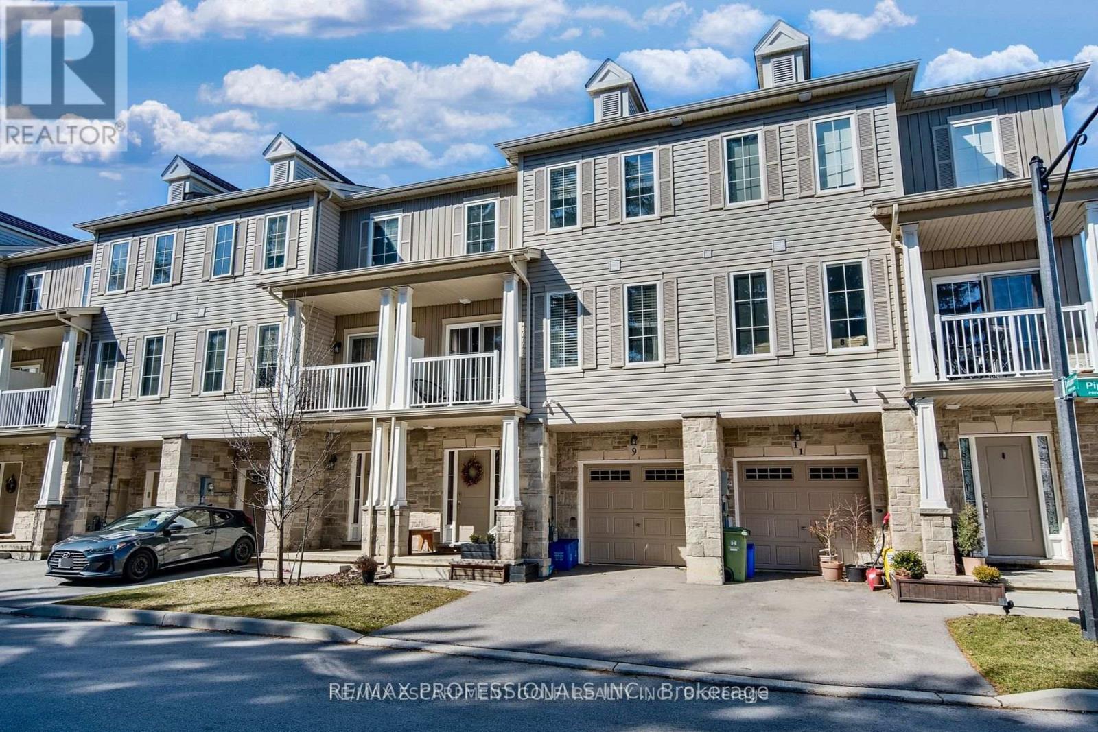 9 Pipe Avenue, Hamilton, Ontario  L9K 0J9 - Photo 2 - X12798164