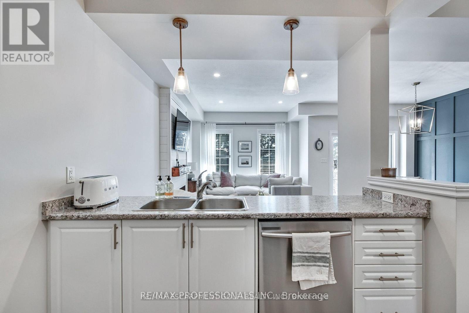 9 Pipe Avenue, Hamilton, Ontario  L9K 0J9 - Photo 8 - X12798164