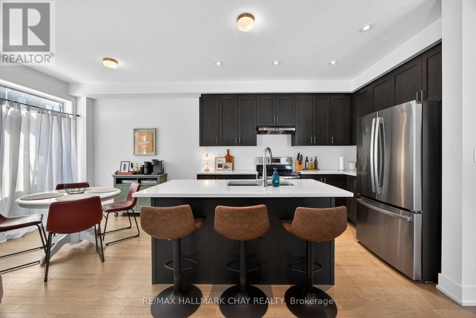 1 Milady Crescent, Barrie, Ontario  L9J 0X3 - Photo 7 - S12806208