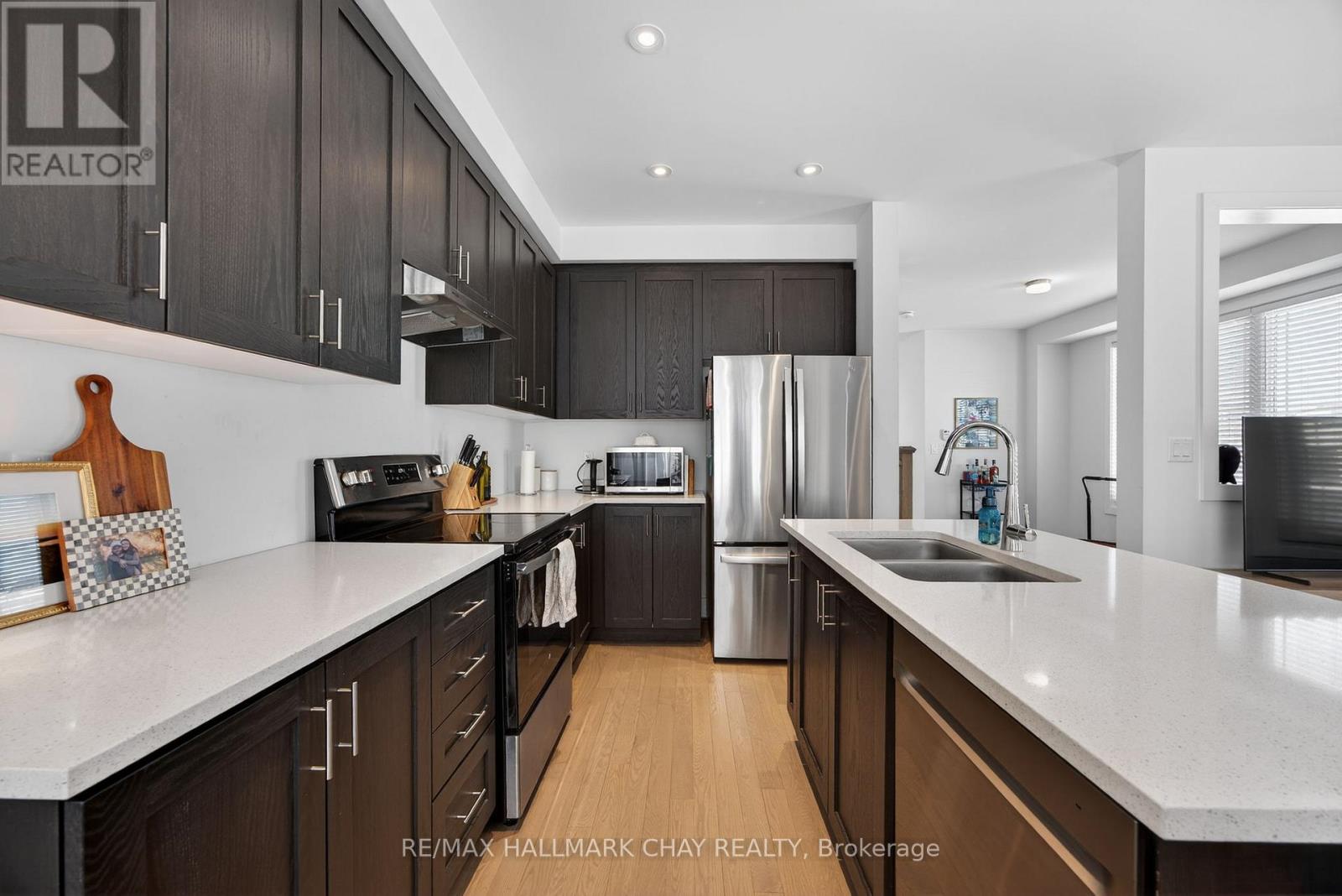 1 Milady Crescent, Barrie, Ontario  L9J 0X3 - Photo 8 - S12806208