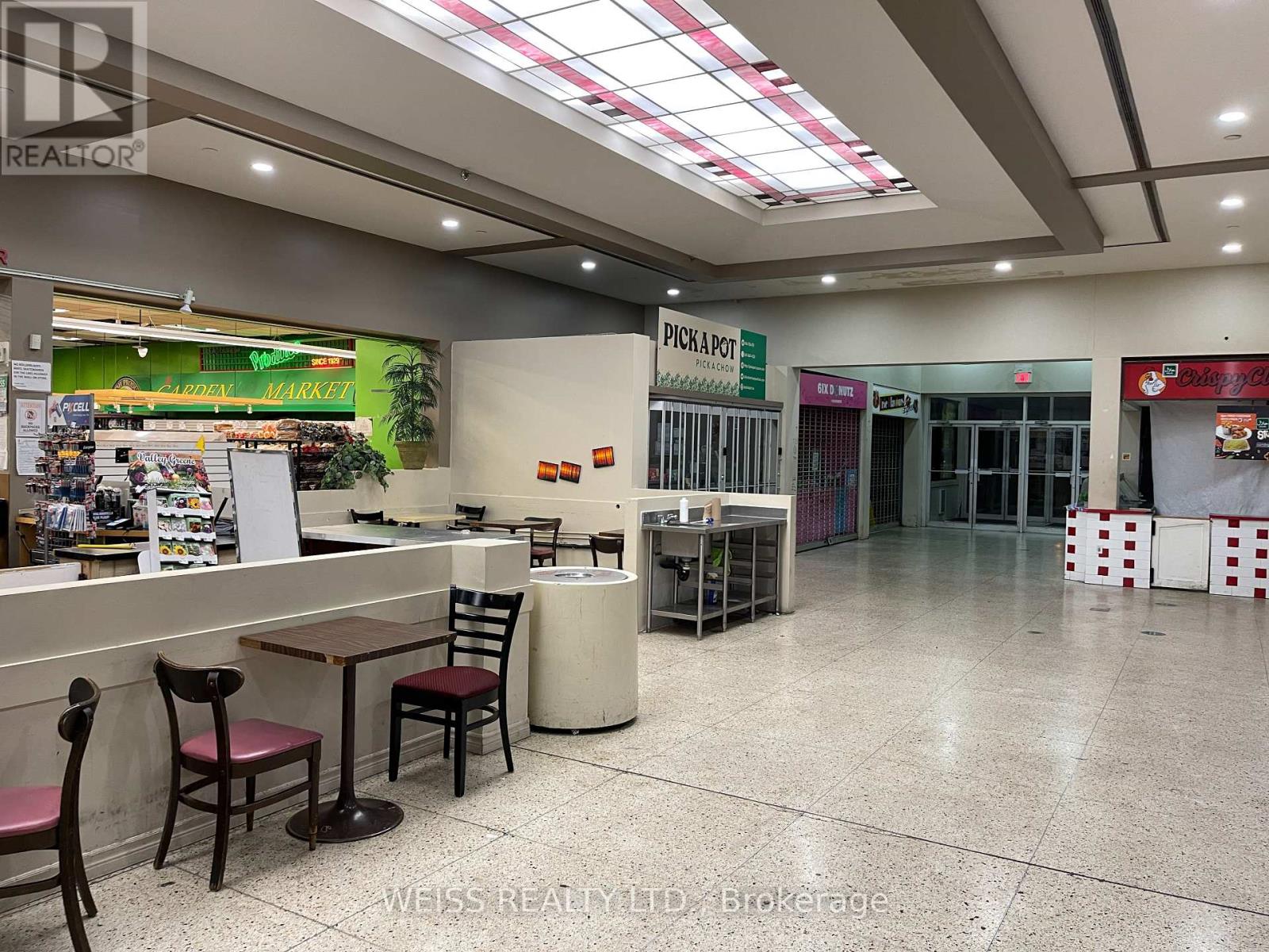 R - 45 Four Winds Drive, Toronto, Ontario  M3J 2T6 - Photo 2 - W12806112