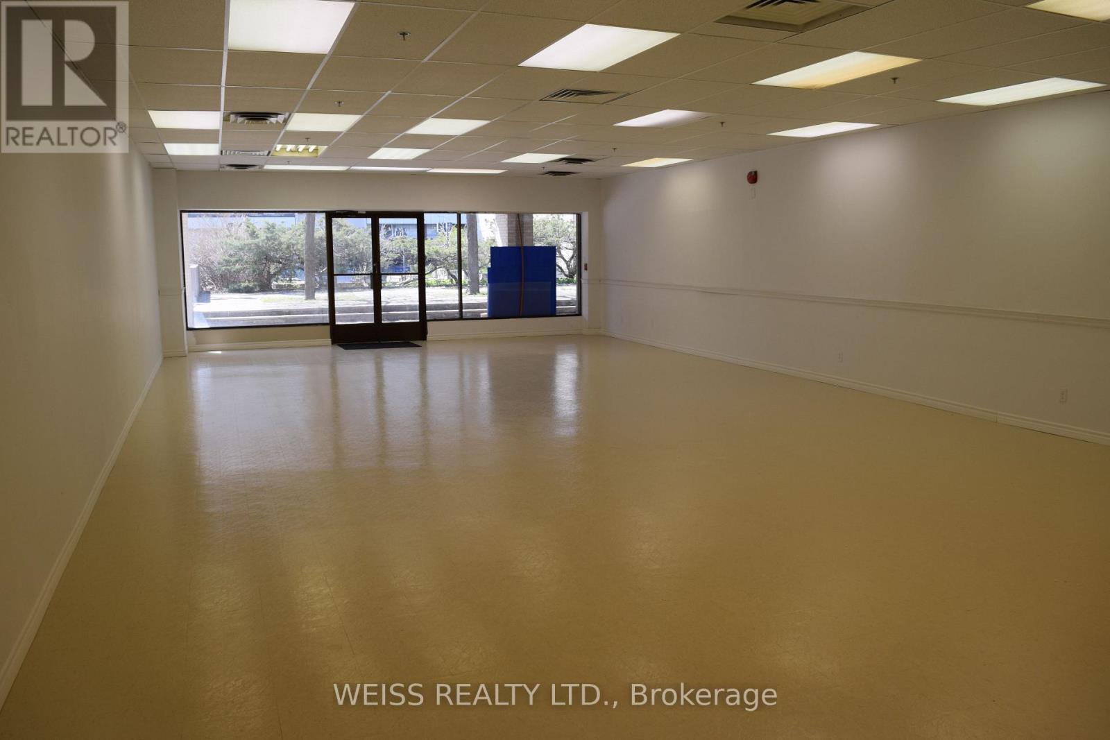 R - 45 Four Winds Drive, Toronto, Ontario  M3J 2T6 - Photo 4 - W12806112