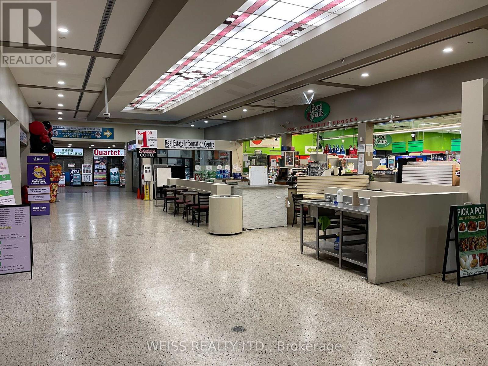 R - 45 Four Winds Drive, Toronto, Ontario  M3J 2T6 - Photo 8 - W12806112