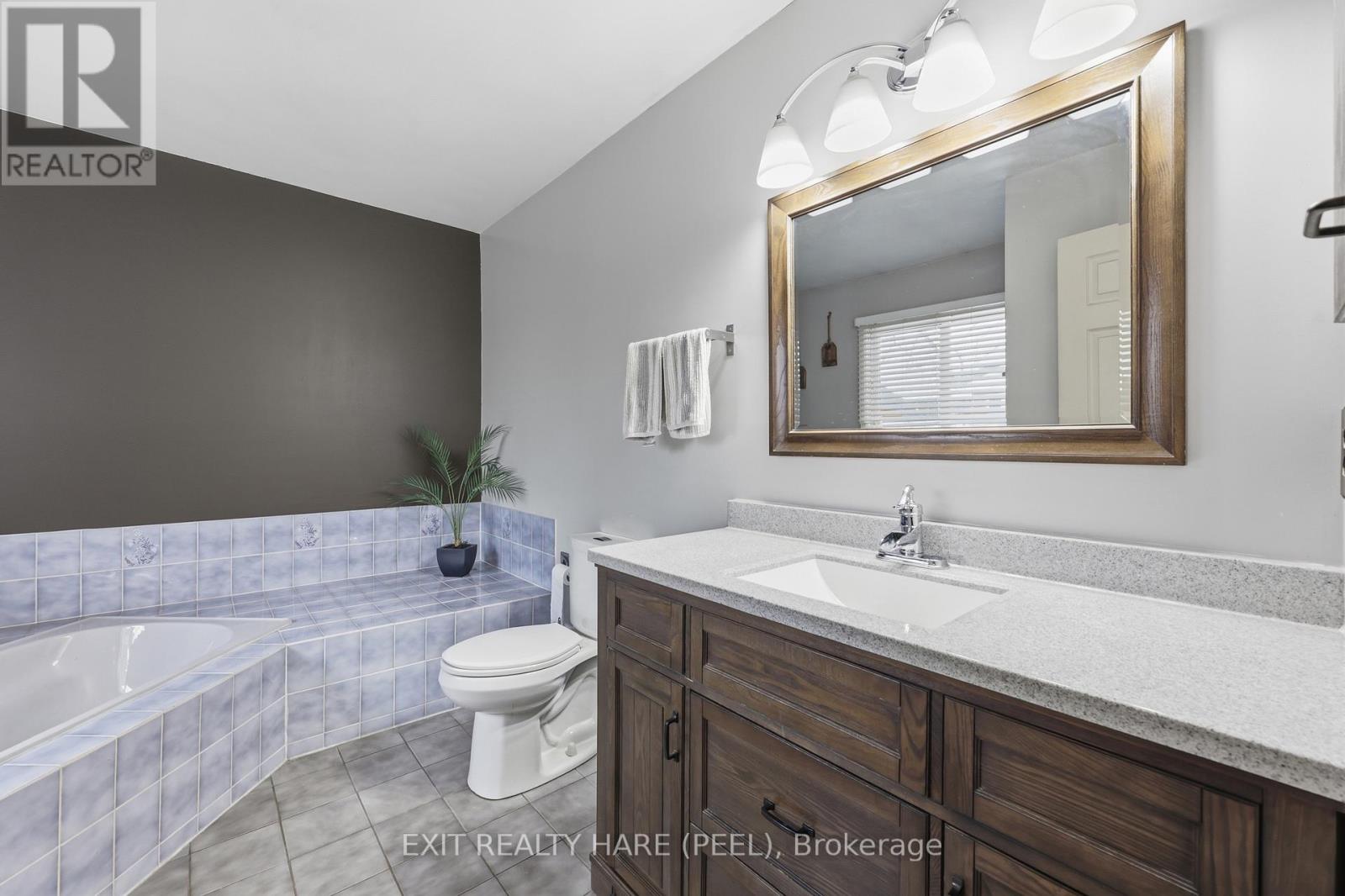 77 Lord Simcoe Drive, Brampton, Ontario  L6S 5H1 - Photo 12 - W12806242