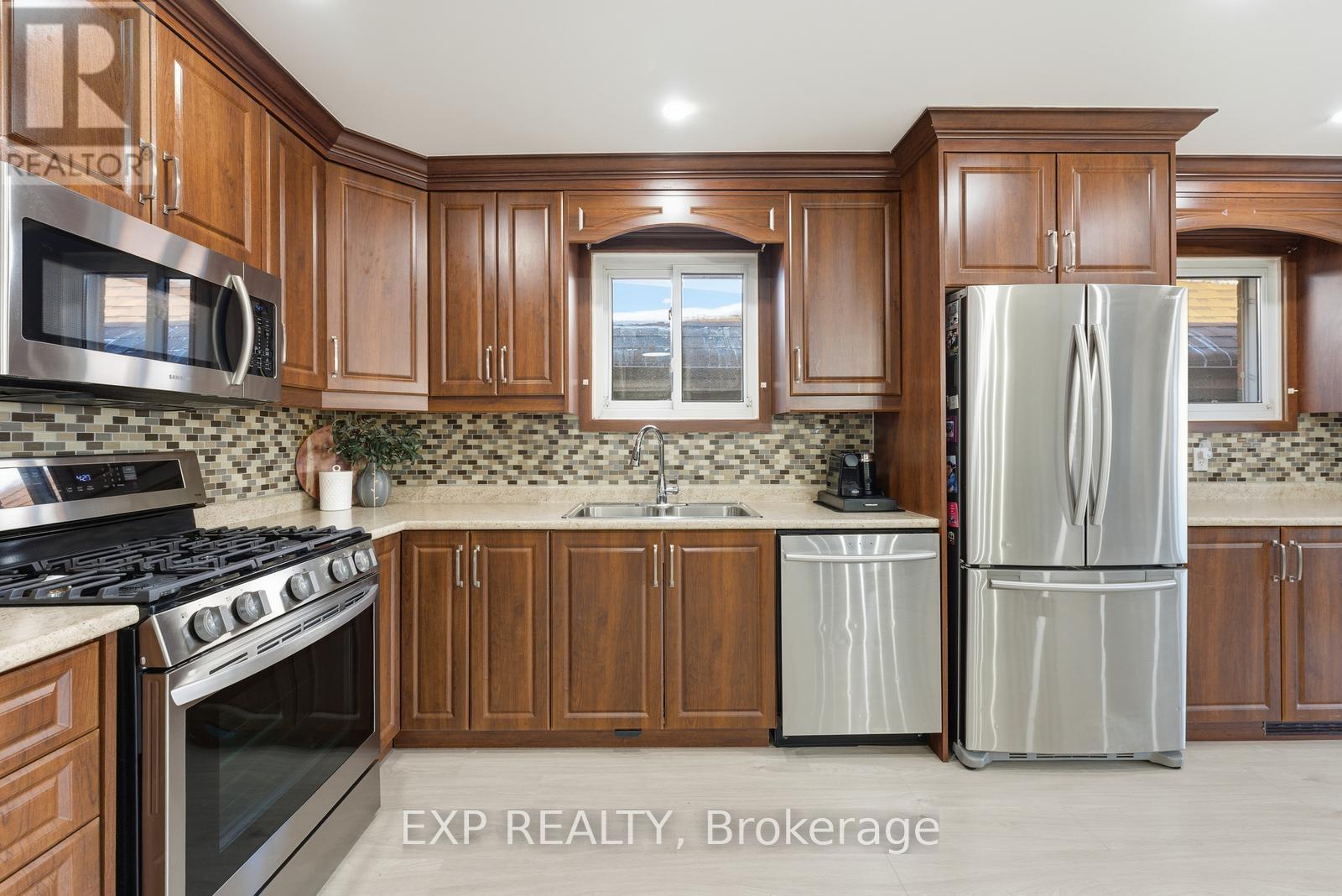 5 Hatherley Road, Toronto, Ontario  M6E 1V8 - Photo 11 - W12806274