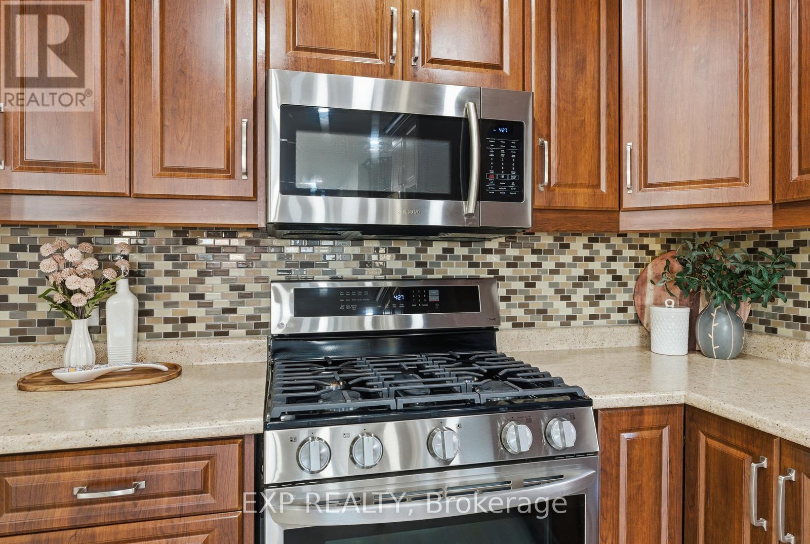 5 Hatherley Road, Toronto, Ontario  M6E 1V8 - Photo 12 - W12806274