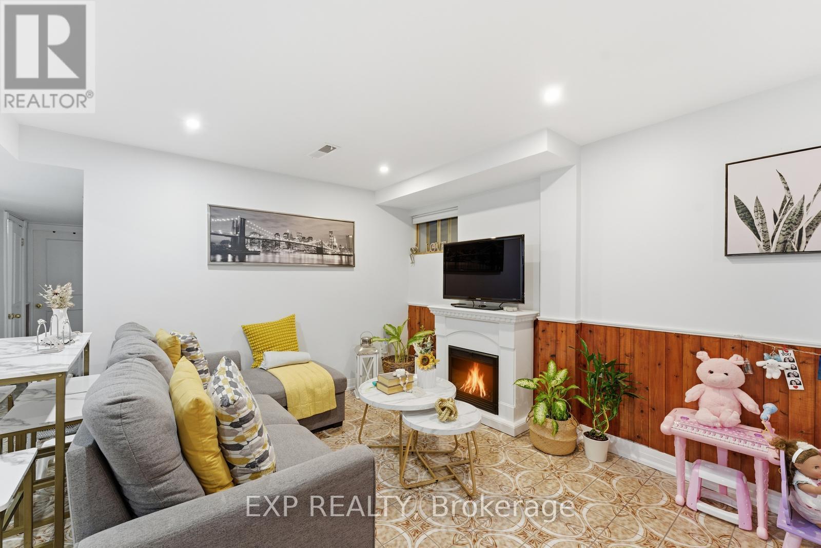 5 Hatherley Road, Toronto, Ontario  M6E 1V8 - Photo 24 - W12806274