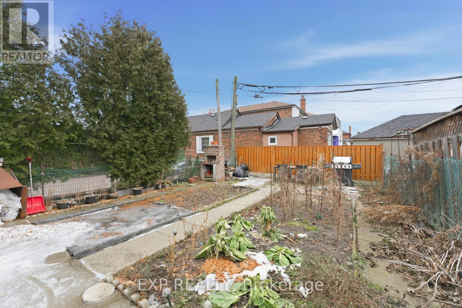 5 Hatherley Road, Toronto, Ontario  M6E 1V8 - Photo 29 - W12806274