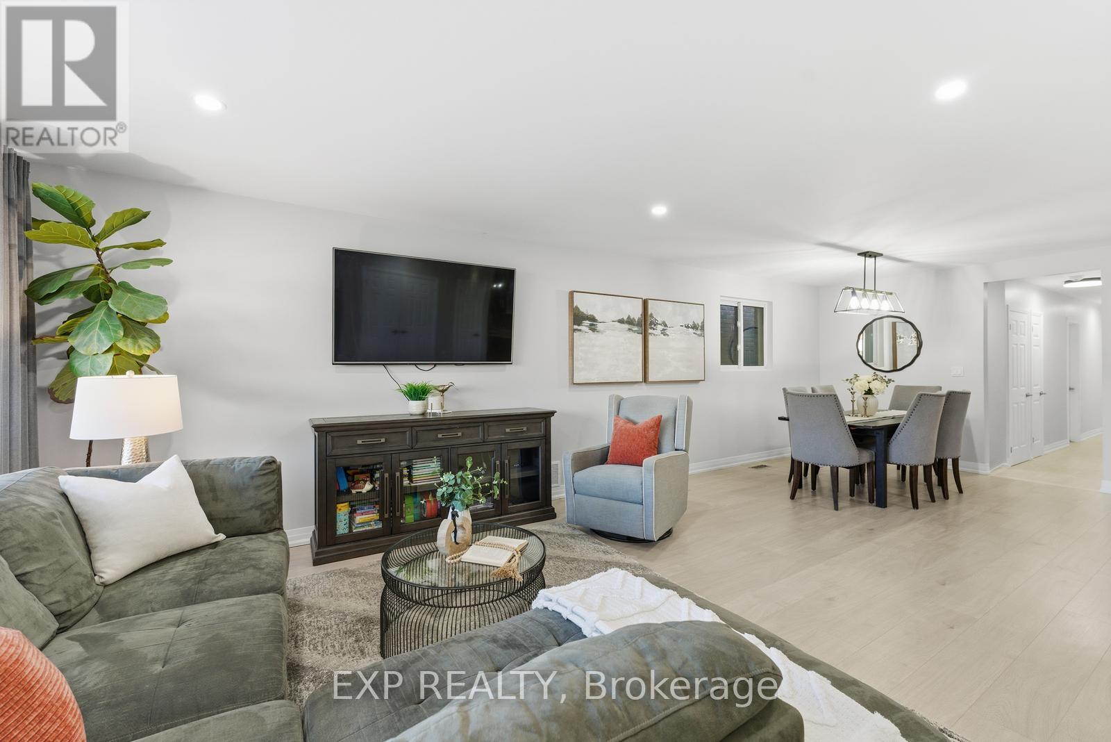 5 Hatherley Road, Toronto, Ontario  M6E 1V8 - Photo 6 - W12806274